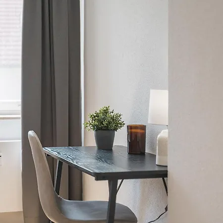 Work & With Terrace Apartment *